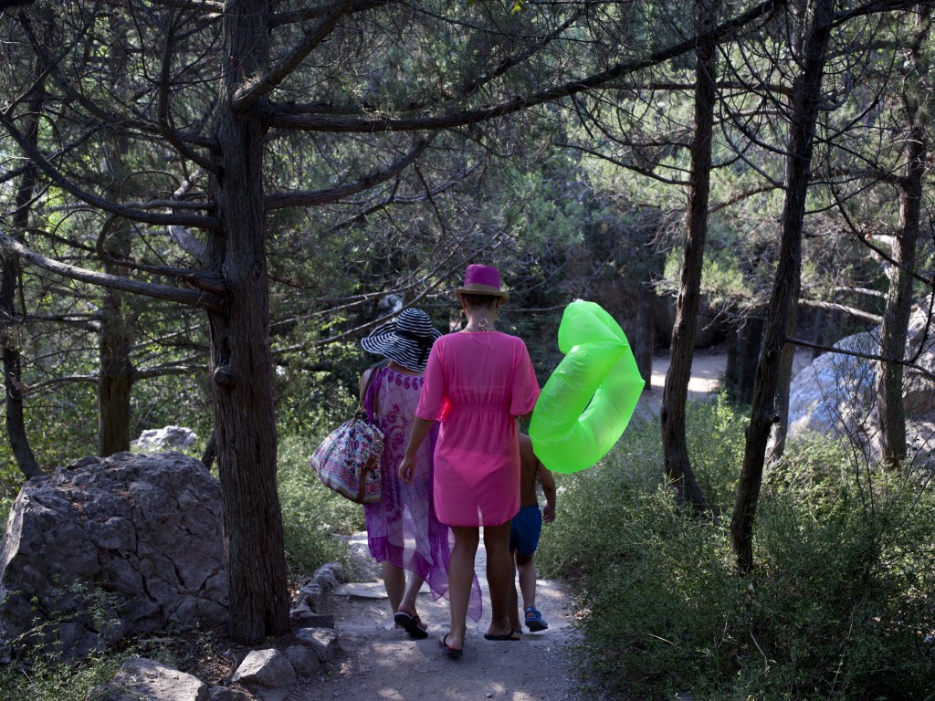 People are heading to the beach in Simeiz. Crimea. 05.08.14